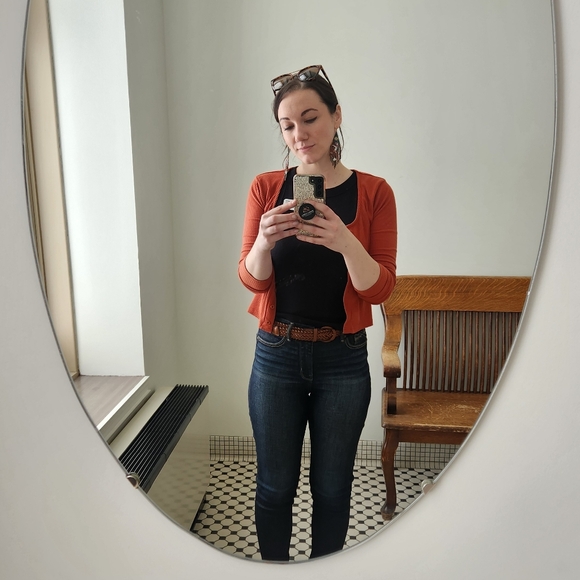 Meet your Posher, Jessica - Picture 1 of 7